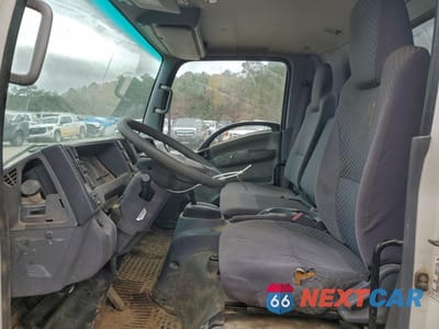Zdjęcie 7 z 13 samochodu: 2013 ISUZU NPR HD FLATBED TRUCK VIN:JALC4W169D7000999 - miniatura