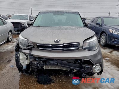 Piąte zdjęcie samochodu w środku: 2018 KIA SOUL + VIN:KNDJP3A55J7601389 - miniatura