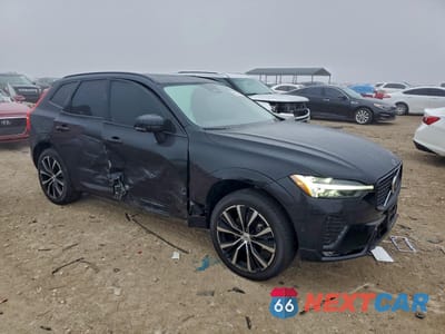 Czwarte zdjęcie samochodu z boku: 2025 VOLVO XC60 PLUS VIN:YV4M12RC0S1209451 - miniatura