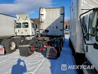 Czwarte zdjęcie samochodu z boku: 2019 INTERNATIONAL LT625 SEMI TRUCK VIN:3HSDZAPR0KN770590 - miniatura