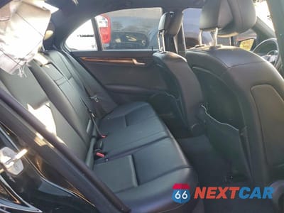 Zdjęcie 10 z 12 samochodu: 2014 MERCEDES-BENZ C 250 VIN:WDDGF4HB1EG254136 - miniatura