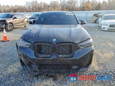 Piąte zdjęcie samochodu w środku: 2025 BMW X4 M VIN:5YM23EC06S9Y81981 - miniatura