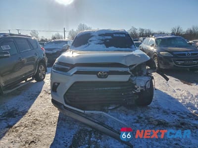 Piąte zdjęcie samochodu w środku: 2024 TOYOTA GRAND HIGHLANDER XLE VIN:5TDAAAB59RS018202 - miniatura