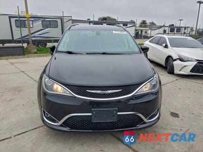 Piąte zdjęcie samochodu w środku: 2017 CHRYSLER PACIFICA TOURING L VIN:2C4RC1BG2HR820855 - miniatura