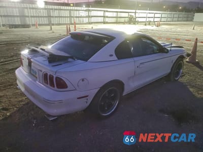 Trzecie zdjęcie samochodu z tyłu: 1996 FORD MUSTANG COBRA VIN:1FALP47VXTF128755 - miniatura