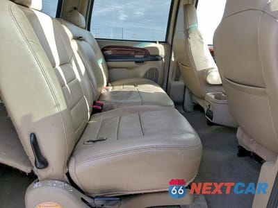 Zdjęcie 11 z 12 samochodu: 2005 FORD EXCURSION LIMITED VIN:1FMNU43S65EC66305 - miniatura