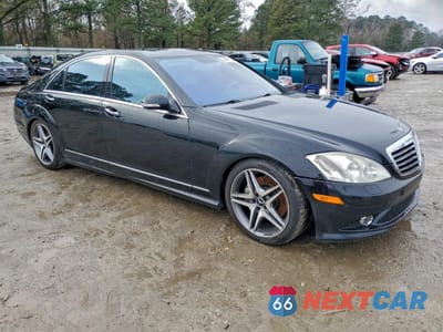 Czwarte zdjęcie samochodu z boku: 2008 MERCEDES-BENZ S 550 4MATIC VIN:WDDNG86XX8A238163 - miniatura
