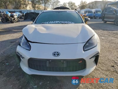 Piąte zdjęcie samochodu w środku: 2022 TOYOTA GR 86 PREMIUM VIN:JF1ZNBF19N8750239 - miniatura