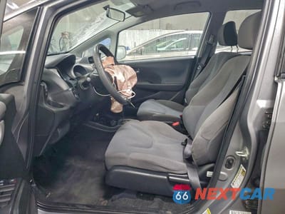 Zdjęcie 7 z 11 samochodu: 2010 HONDA FIT VIN:JHMGE8H21AS023439 - miniatura