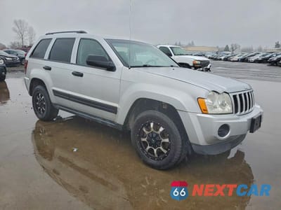 Czwarte zdjęcie samochodu z boku: 2005 JEEP GRAND CHEROKEE LAREDO VIN:1J4GR48K95C661334 - miniatura