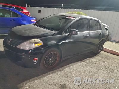 2009 NISSAN VERSA S 3N1BC11E09L382906 - główne zdjęcie licytacji z USA - miniatura