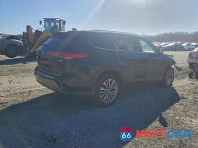 Trzecie zdjęcie samochodu z tyłu: 2023 TOYOTA HIGHLANDER HYBRID LIMITED VIN:5TDEBRCH9PS131814 - miniatura