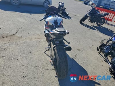 Zdjęcie 6 z 13 samochodu: 2021 BMW S 1000 RR VIN:WB10E2309M6D45040 - miniatura