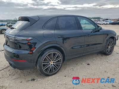 Trzecie zdjęcie samochodu z tyłu: 2023 PORSCHE CAYENNE BASE VIN:WP1AA2AY7PDA03996 - miniatura