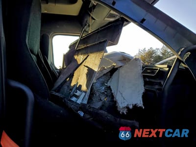 Piąte zdjęcie samochodu w środku: 2018 FREIGHTLINER CASCADIA 126 SEMI TRUCK VIN:3AKJHHDR2JSJX4668 - miniatura