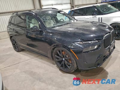 Czwarte zdjęcie samochodu z boku: 2026 BMW X7 XDRIVE40I VIN:5UX23EM06T9075081 - miniatura