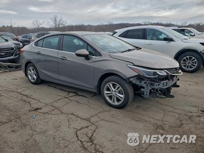 Czwarte zdjęcie samochodu z boku: 2017 CHEVROLET CRUZE LT VIN:1G1BE5SM7H7279496 - miniatura