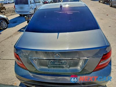 Zdjęcie 6 z 12 samochodu: 2012 MERCEDES-BENZ C 250 VIN:WDDGF4HB9CA621977 - miniatura