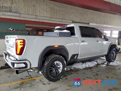 Trzecie zdjęcie samochodu z tyłu: 2024 GMC SIERRA K2500 DENALI ULTIMATE VIN:1GT49XEY9RF116581 - miniatura