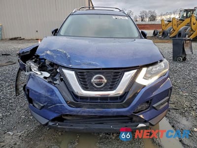 Piąte zdjęcie samochodu w środku: 2018 NISSAN ROGUE VIN:KNMAT2MTXJP615613 - miniatura