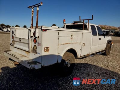 Trzecie zdjęcie samochodu z tyłu: 2006 CHEVROLET SILVERADO UTILITY / SERVICE TRUCK VIN:1GCHC29U46E132458 - miniatura