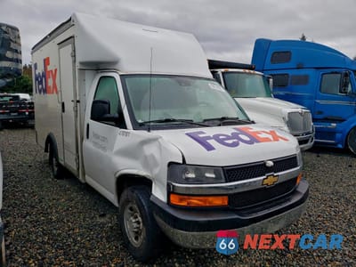 Czwarte zdjęcie samochodu z boku: 2022 CHEVROLET EXPRESS G3500 VIN:1GB0GRF78N1192780 - miniatura