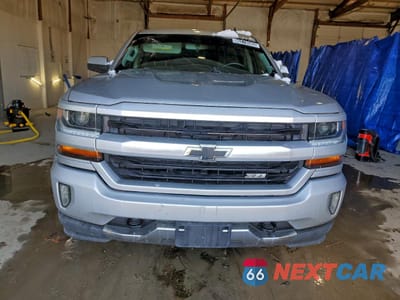 Piąte zdjęcie samochodu w środku: 2017 CHEVROLET SILVERADO K1500 LT VIN:3GCUKREC6HG437088 - miniatura