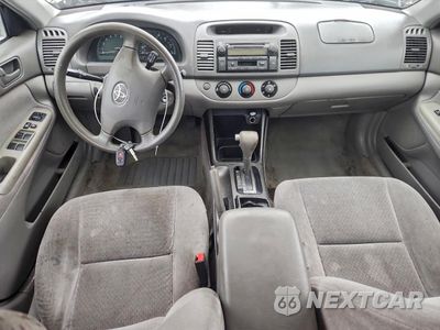 Zdjęcie 8 z 14 samochodu: 2003 TOYOTA CAMRY LE VIN:4T1BE32K33U750446 - miniatura