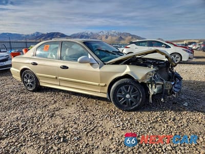 Czwarte zdjęcie samochodu z boku: 2002 HYUNDAI SONATA BASE VIN:KMHWF25S42A668777 - miniatura