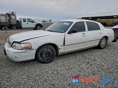 2004 LINCOLN TOWN CAR EXECUTIVE 1LNHM81W54Y623707 - główne zdjęcie licytacji z USA - miniatura