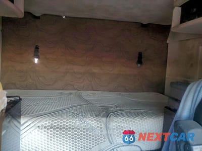 Zdjęcie 6 z 10 samochodu: 2017 VOLVO VNL SEMI TRUCK VIN:4V4NC9EH2HN972752 - miniatura