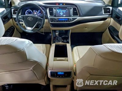 Zdjęcie 8 z 12 samochodu: 2018 TOYOTA HIGHLANDER LE VIN:5TDBZRFH1JS869009 - miniatura