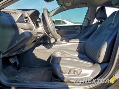 Zdjęcie 7 z 13 samochodu: 2020 TOYOTA CAMRY SE VIN:4T1G11AK6LU877277 - miniatura