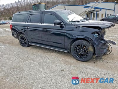 Czwarte zdjęcie samochodu z boku: 2023 FORD EXPEDITION MAX XLT VIN:1FMJK1J86PEA39712 - miniatura