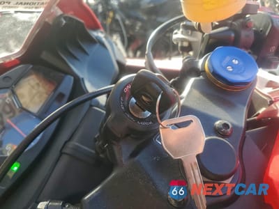 Zdjęcie 8 z 10 samochodu: 2017 HONDA CBR600 RR VIN:JH2PC40J5HK300193 - miniatura