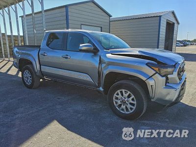 Czwarte zdjęcie samochodu z boku: 2025 TOYOTA TACOMA DOUBLE CAB VIN:3TMLB5JN9SM164345 - miniatura