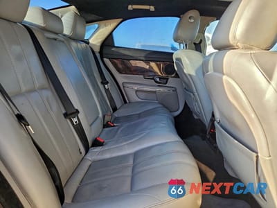 Zdjęcie 10 z 12 samochodu: 2011 JAGUAR XJ VIN:SAJWA1CB6BLV04646 - miniatura