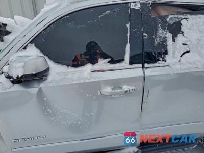 Zdjęcie 7 z 11 samochodu: 2016 GMC YUKON DENALI VIN:1GKS2CKJ4GR385194 - miniatura