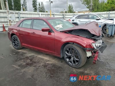 Czwarte zdjęcie samochodu z boku: 2019 CHRYSLER 300 S VIN:2C3CCABG5KH654015 - miniatura