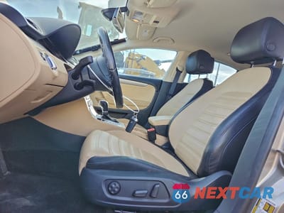 Zdjęcie 7 z 12 samochodu: 2015 VOLKSWAGEN CC SPORT VIN:WVWBP7AN3FE825212 - miniatura