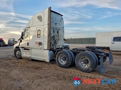Trzecie zdjęcie samochodu z tyłu: 2021 FREIGHTLINER CASCADIA 126
