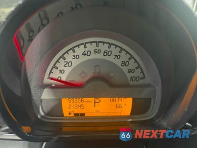 Zdjęcie 8 z 10 samochodu: 2012 SMART FORTWO PURE VIN:WMEEJ3BA5CK540092 - miniatura