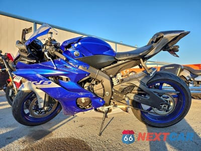 Trzecie zdjęcie samochodu z tyłu: 2020 YAMAHA YZFR6 C VIN:JYARJ28Y9LA002754 - miniatura