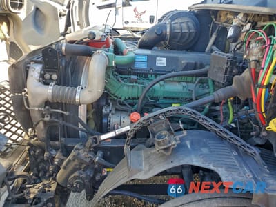 Zdjęcie 7 z 10 samochodu: 2016 VOLVO VN VNL VIN:4V4NC9EH1GN950580 - miniatura