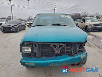 Piąte zdjęcie samochodu w środku: 1996 CHEVROLET S TRUCK S10 VIN:1GCCS1945T8220162 - miniatura