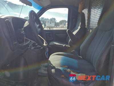 Zdjęcie 7 z 13 samochodu: 2001 GMC SAVANA G2500 VIN:1GTGG29R111101793 - miniatura