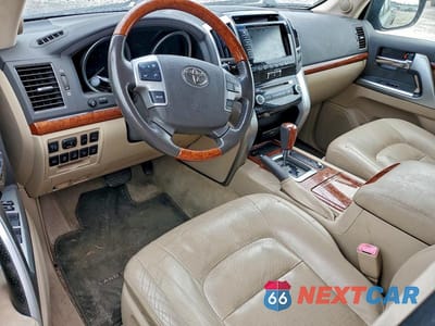 Zdjęcie 8 z 12 samochodu: 2014 TOYOTA LAND CRUISER VIN:JTMHY7AJ2E4027065 - miniatura
