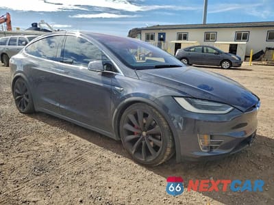 Czwarte zdjęcie samochodu z boku: 2016 TESLA MODEL X VIN:5YJXCBE40GFS00191 - miniatura
