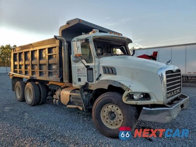 2015 MACK GU800 DUMP TRUCK 1M2AX13C7FM028547 - główne zdjęcie licytacji z USA - miniatura