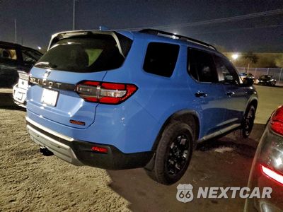 Trzecie zdjęcie samochodu z tyłu: 2025 HONDA PILOT TRAILSPORT VIN:5FNYG1H60SB048146 - miniatura